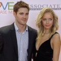 Steven R. McQueen est fianc� !