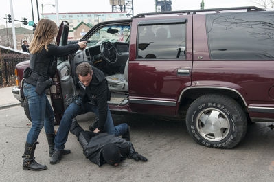 Erin (Sophia Bush) et Jay (Jesse Lee Soffer) ont arrêté des criminels ! 