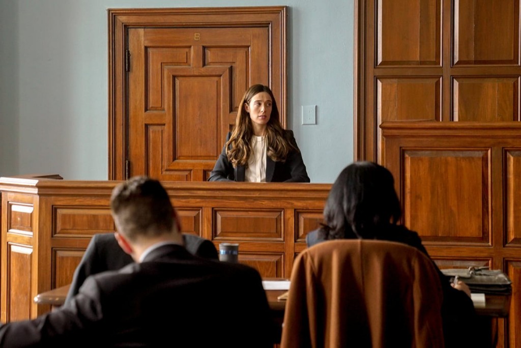 Kim Burgess (Marina Squerciati) au tribunal