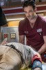 Connor Rhodes (Colin Donnell) s'occupe d'un patient