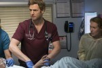 Will Halstead (Nick Gehlfuss) s'occupe d'une patiente